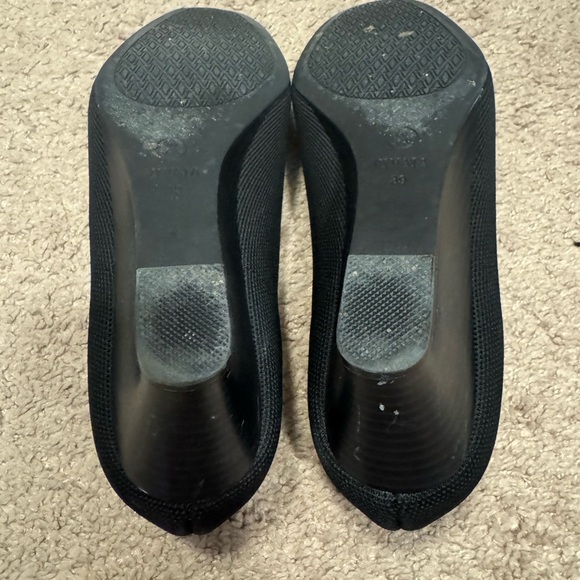 Sleek Black Wedge Shoes with Streamlined Design - Picture 7 of 8